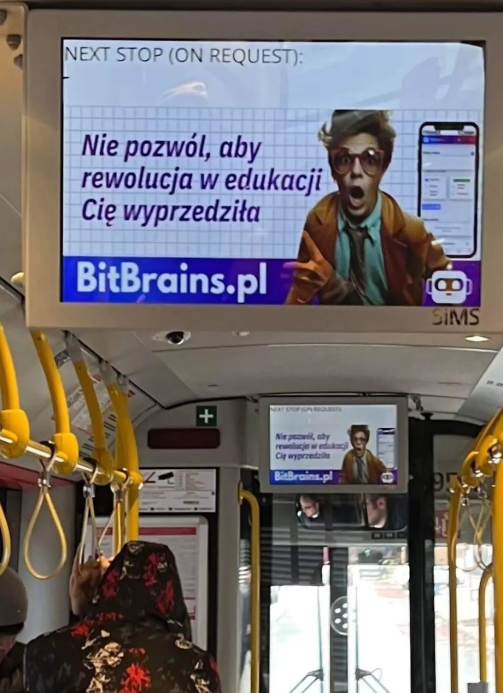Kampania BitBrains na ekranach w warszawskim autobusie